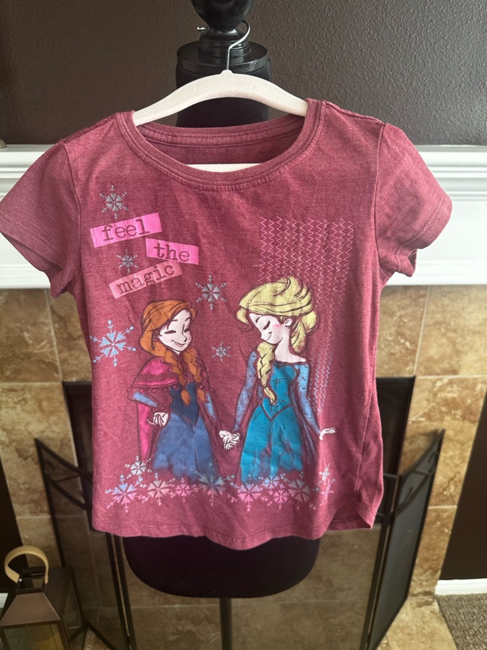 Disney Girls' Mauve Pink Frozen Graphic Tee. Girls size medium 7/8.